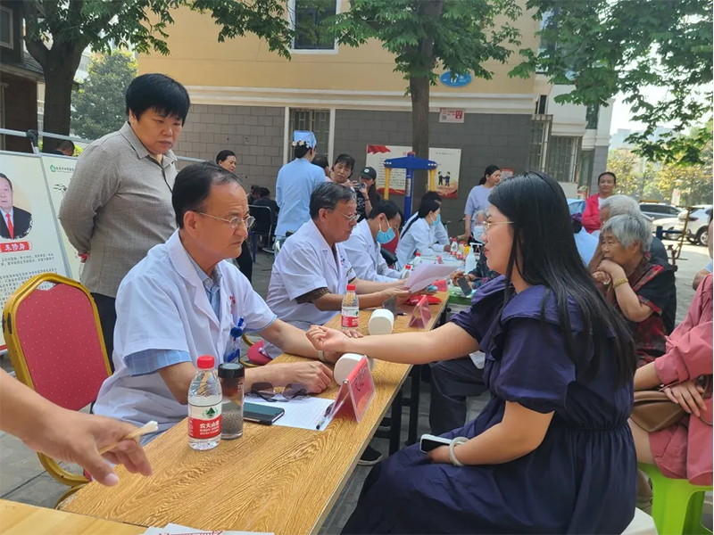 我院全国基层名老中医史德轩参加名老中医下基层”暨“清凉医夏”活动