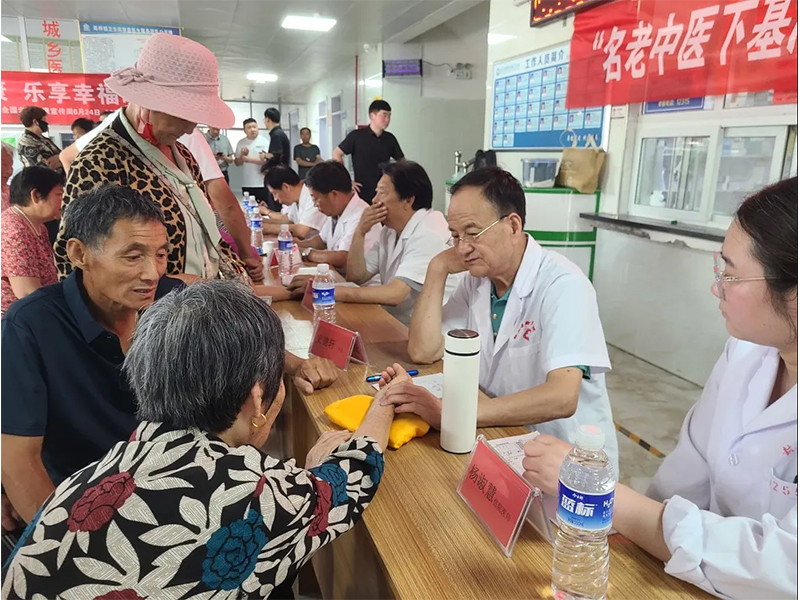 我院全国基层名老中医史德轩参加名老中医下基层”暨“清凉医夏”活动